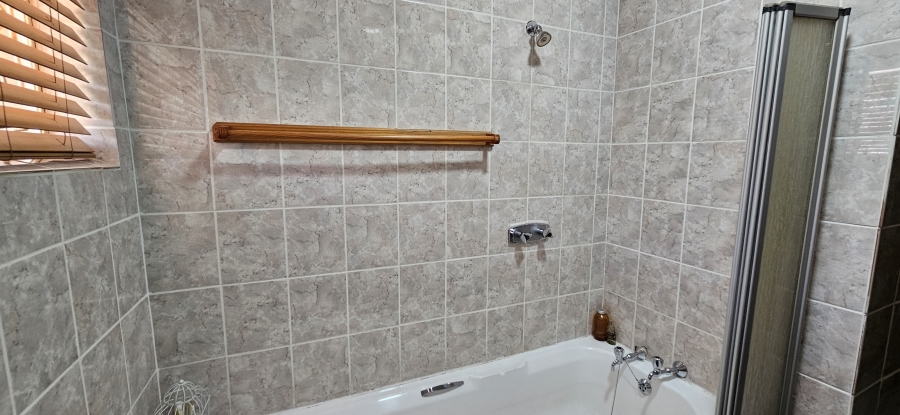 4 Bedroom Property for Sale in Carters Glen Northern Cape